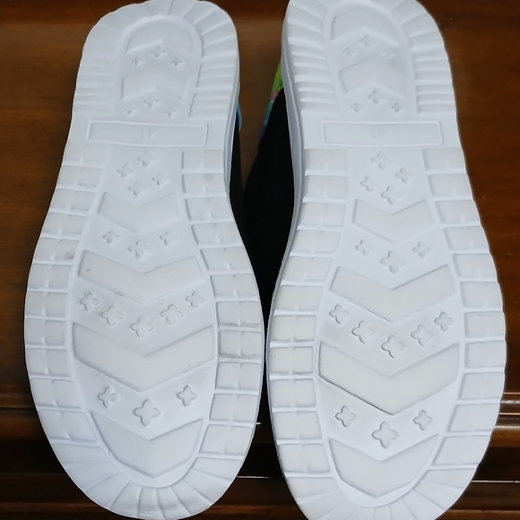 Cozy Women's Patterned Slip-On Shoes - Picture 5 of 5